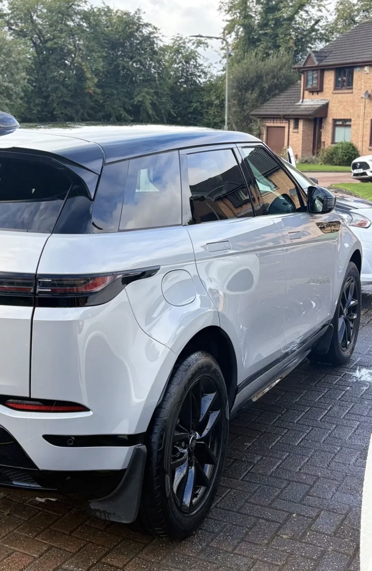 White Range Rover with a glossy detailed finish